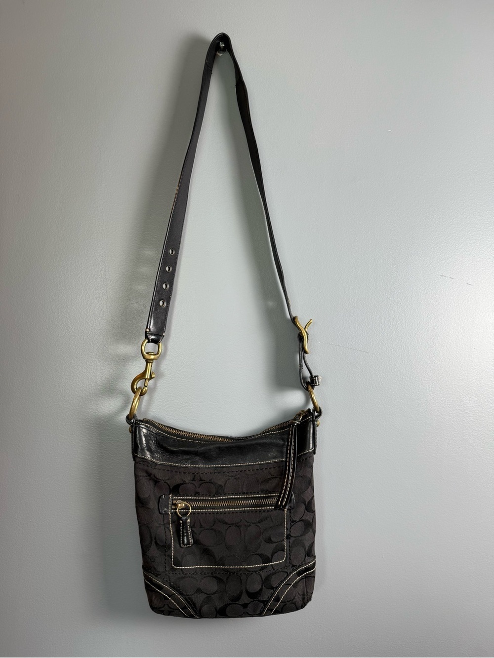 Coach Leather Black Signature Logo Crossbody Bag E065-10402